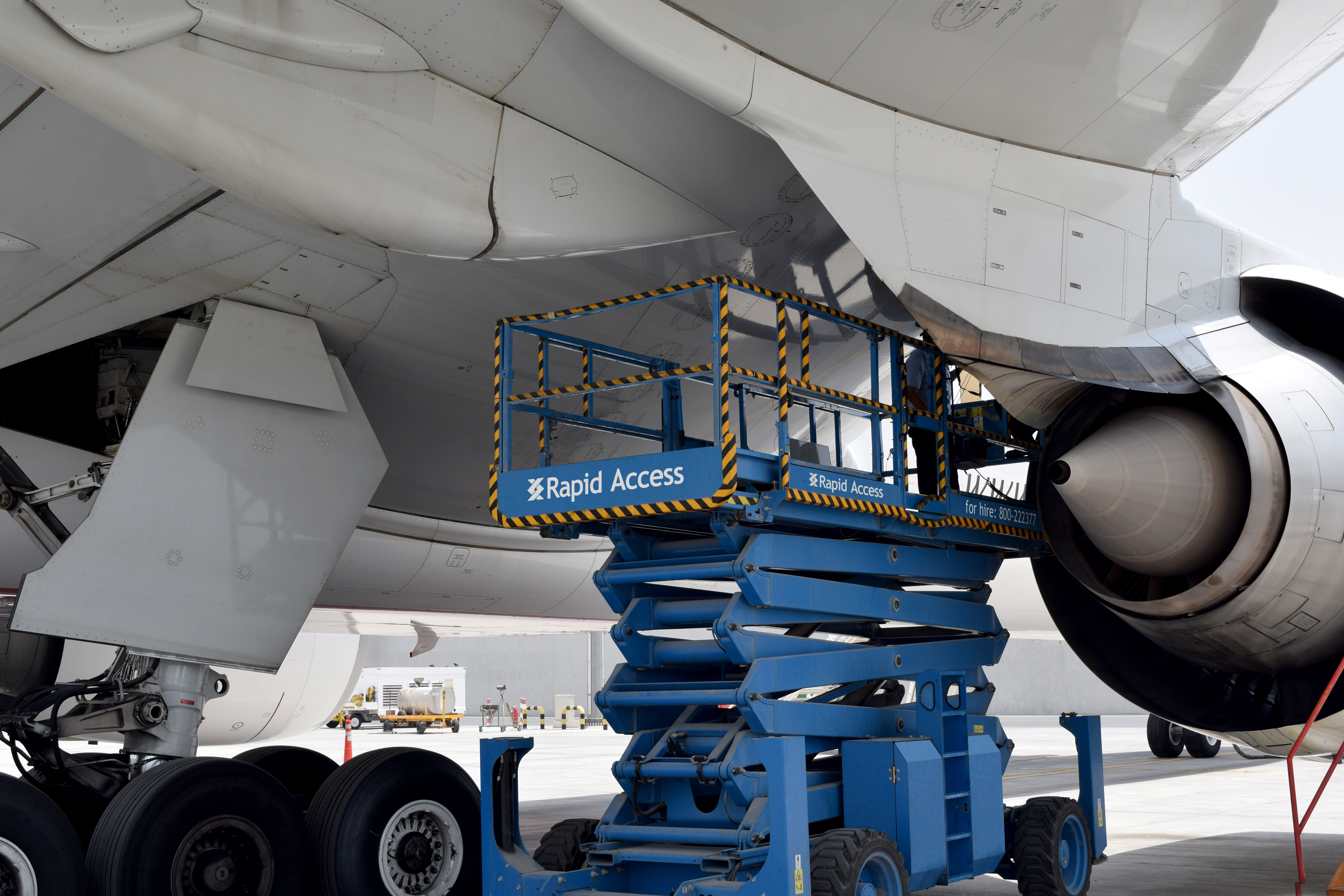Aircraft-maintenance-using-scissor-lift-(1).jpg Aircraft-maintenance-using-scissor-lift-(1).jpg